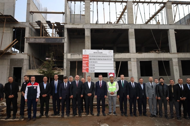 16 Derslikli Yeni Güroymak Ortaokulunda İnşaat Çalışmaları Yerinde İnceledi