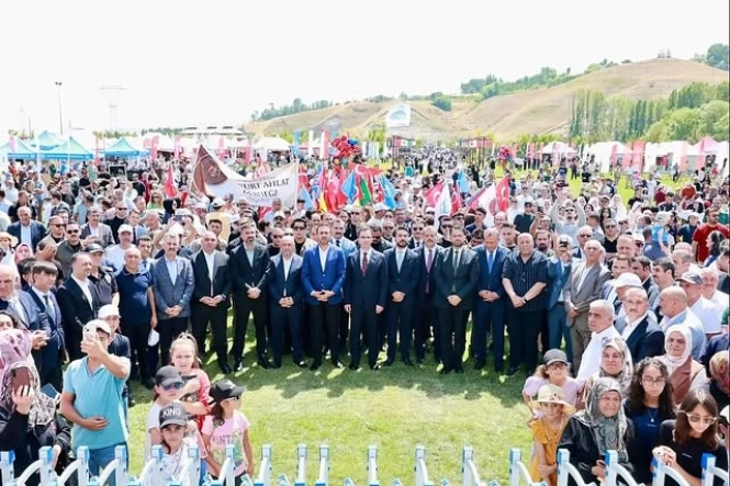 955. Yıl Anadolu’nun Fethi Malazgirt 1071 Ahlat Anma Programı Coşkuyla Başladı