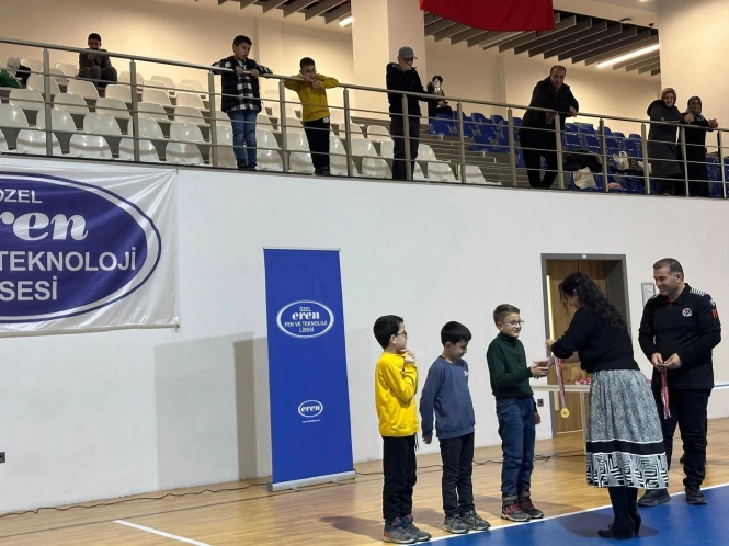 Bitlis Satranç İl Birinciliği Turnuvasında Güroymak'lı Öğrencilerden Büyük Başarı!!!