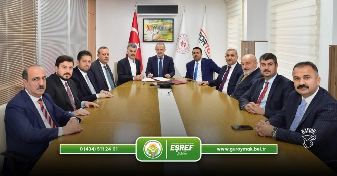 Güroymak’a Spor Yatırımı: Yarı Olimpik Yüzme Havuzu ve 3 Semt Sahası İçin Protokol İmzalandı.