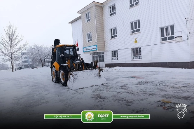 Güroymak Belediyesi Kar ile Mücadelede Hız Kesmiyor!!!
