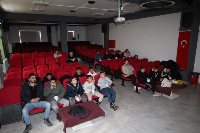 Güroymak Belediyesi ve Gençlik Merkezi İşbirliğiyle Sinema Günleri Projesi Başlatıldı