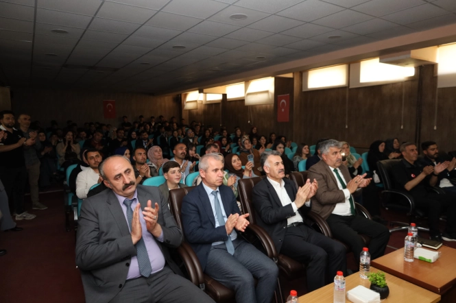 Güroymak’ta Afet Bilinci Sahneye Taşındı: Borsa İstanbul Anadolu Lisesi’nden Anlamlı Tiyatro