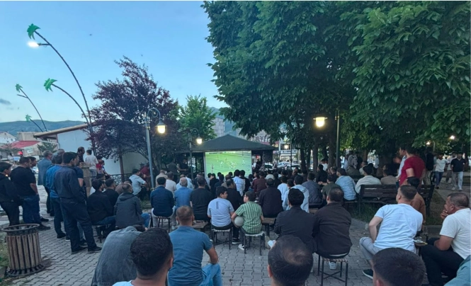 Güroymak’ta Dev Ekranda Tarihi Heyecan: Bitlis Spor 3. Lig’e Yükseldi