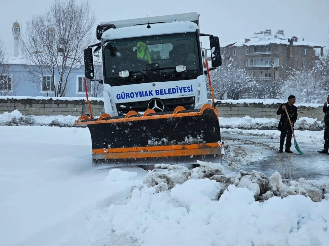 Güroymak’ta Kar Temizleme Çalışmaları Aralıksız Devam Ediyor