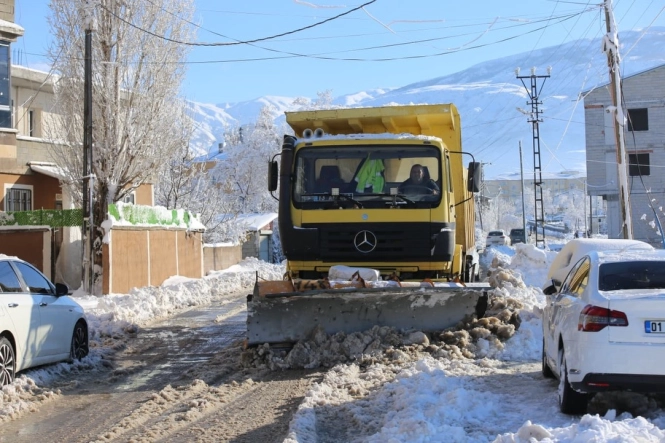 Kar Kış Demeden Sahadayız: Kesintisiz Ulaşım İçin 7/24 Mesai!