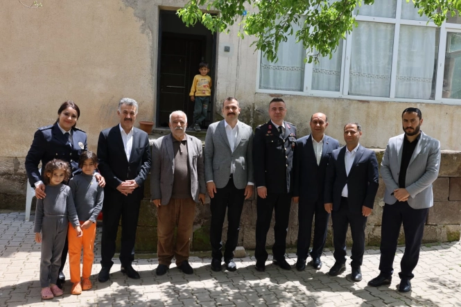 Kurban Bayramı Vesilesiyle Başkanımız Eşref Mutlu ve İlçe Protokolünden Şehit Ailelerine Ziyaret