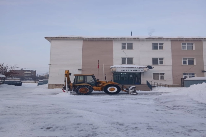 Okul Bahçelerinde Kar Temizliği Tamamlandı!!!