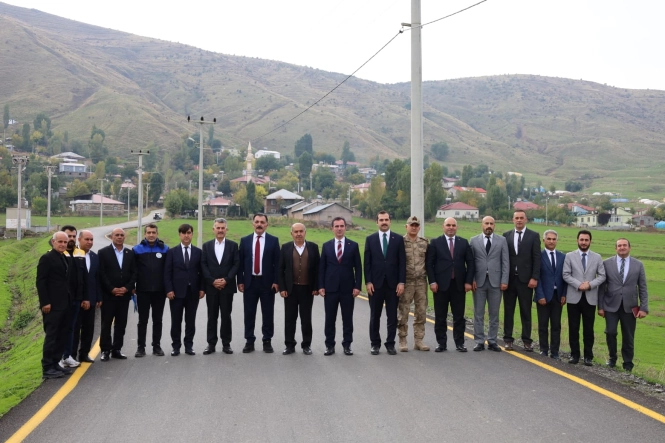 Güroymak’ta Hem Yol Çalışmaları Hem Eğitim İçin Sahadayız