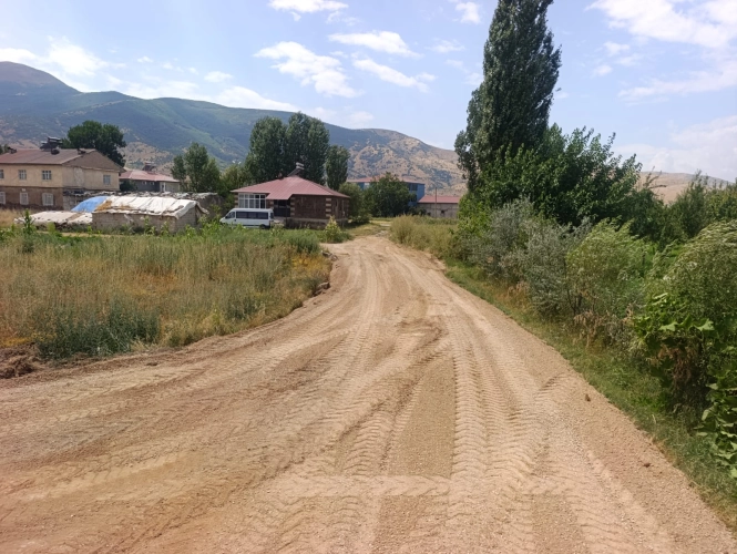 Yeşil Ova Mahallesi’nde 650 Metrelik Yolda Alt Temel Serimi Tamamlandı